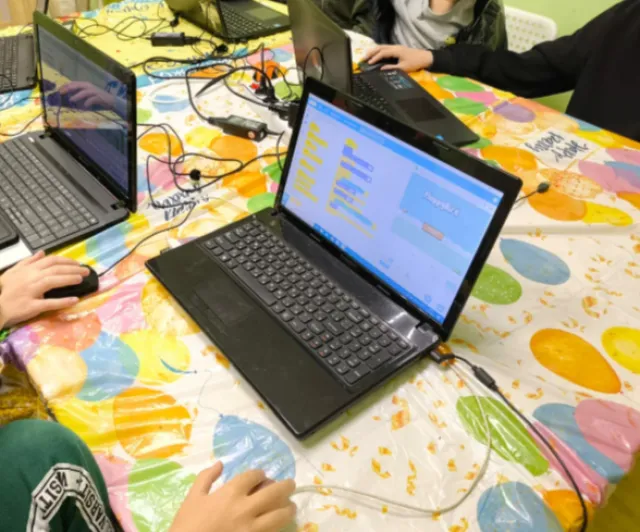 Образовательный центр `ГЕНИЙ` (Роботошкола (филиал-ВИЗ)) фото