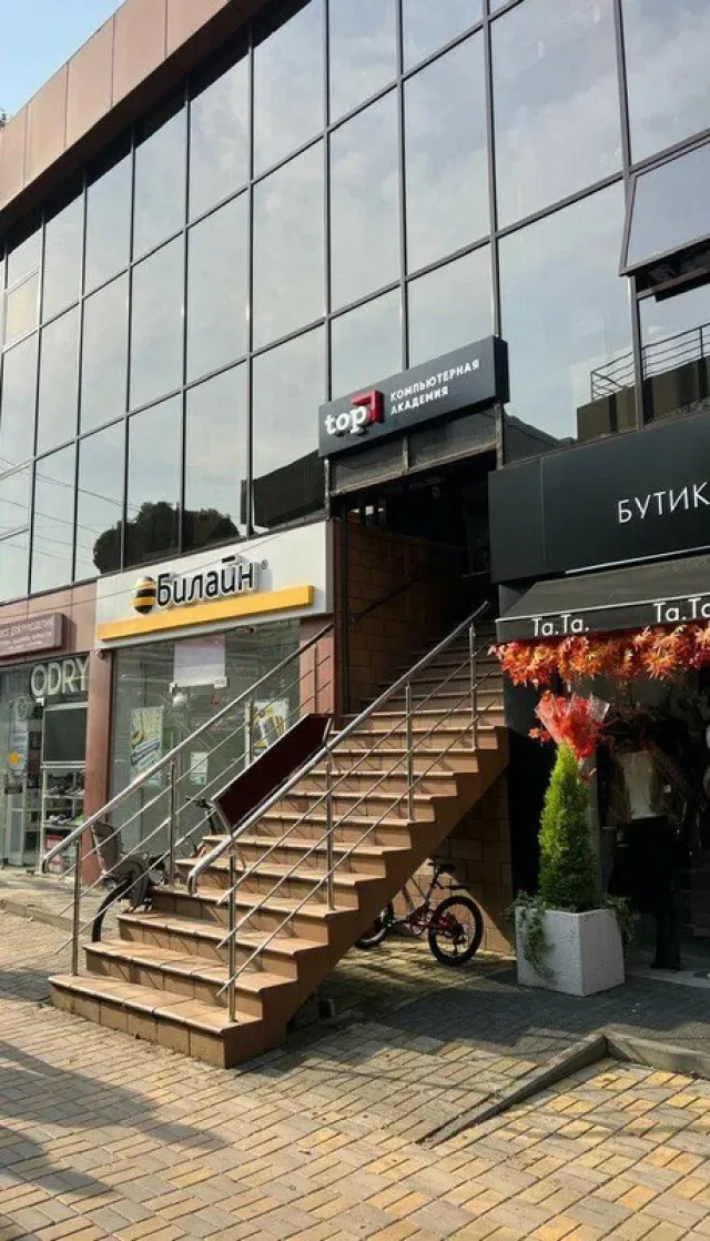 Центральный вход