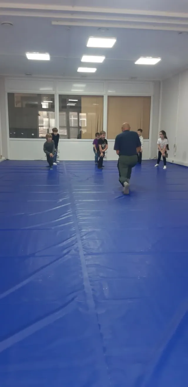 На физкультуре ОФП