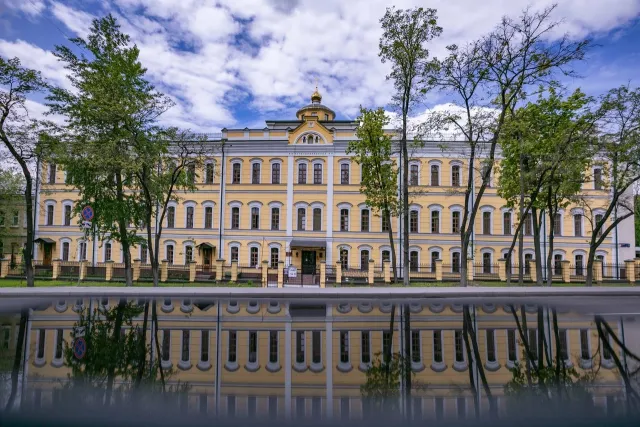 Гимназия имени митрополита Платона (Левшина) фото