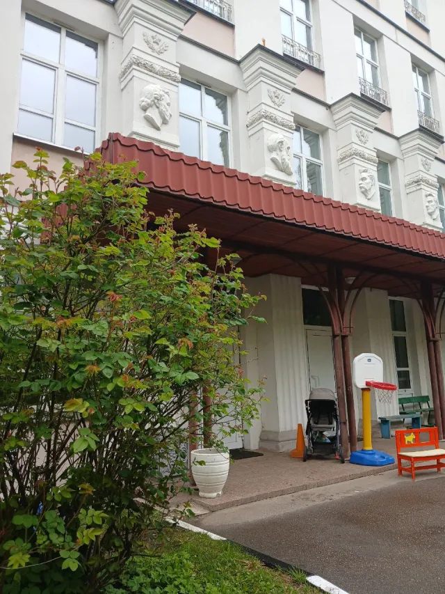 вход в школу